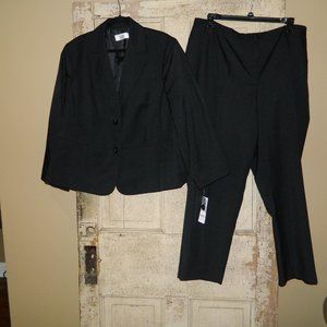 Le Suit Women's 2 Button Notch Collar Seamed Stretch Crepe Pant Suit Size 22W
